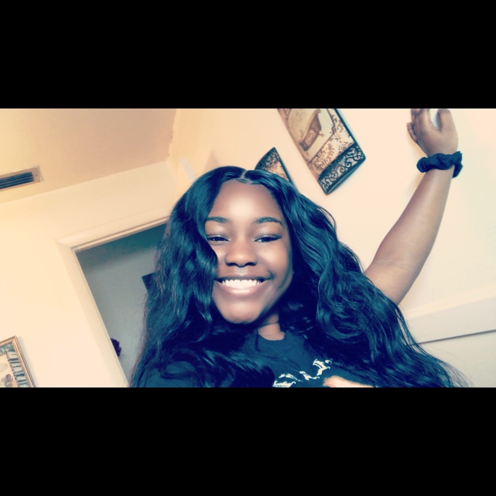 Meet your Posher, Alexis